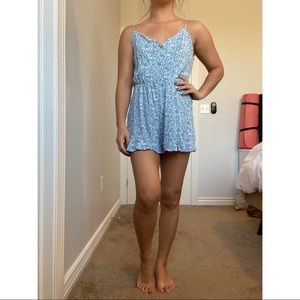 Sky & Sparrow light blue floral romper (small)